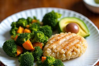 A balanced meal plate featuring lean protein, complex carbohydrates, and healthy fats, illustrating foods for metabolic health and sustained energy.